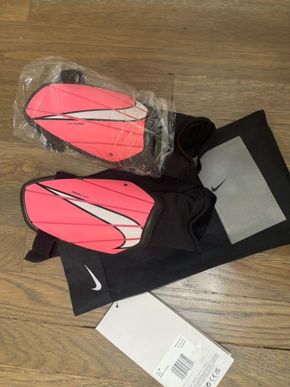 Nike Charge NWT Kids' Soccer Shin Guards - Picture 6 of 8